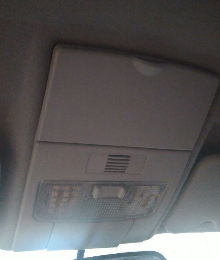 Треск в решетке плафона — Lada Приора седан, 1,6 л, 2012 года ...