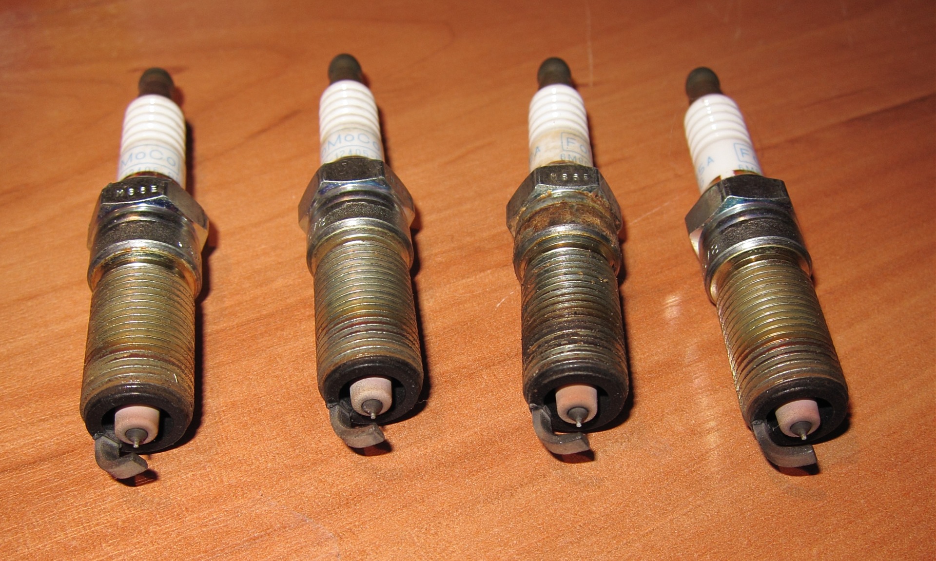 свечи нжк карбюратор. свечи зажигания инжектор. свечи зажигания на ваз 2114 8 клапанов. нагар свечей на ваз 2107 инжекторная. свечи зажигания 2107 для инжектора артикул.