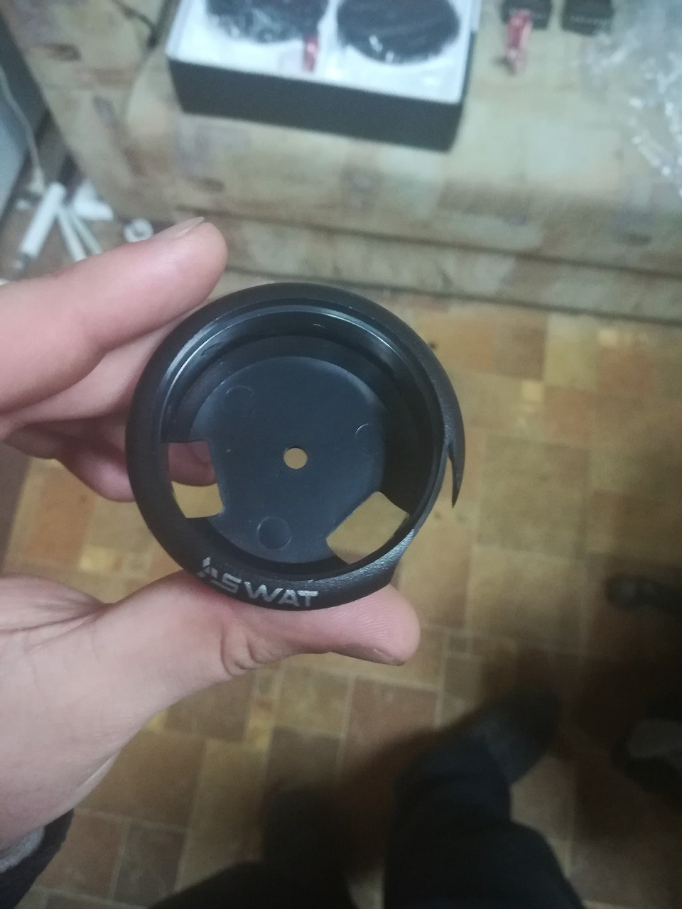 Это рамка для крепления твитера в основание обшивки, т.е врезной элемент. Один был отломан. Ладно есть другой на выбор — Lada Приора седан