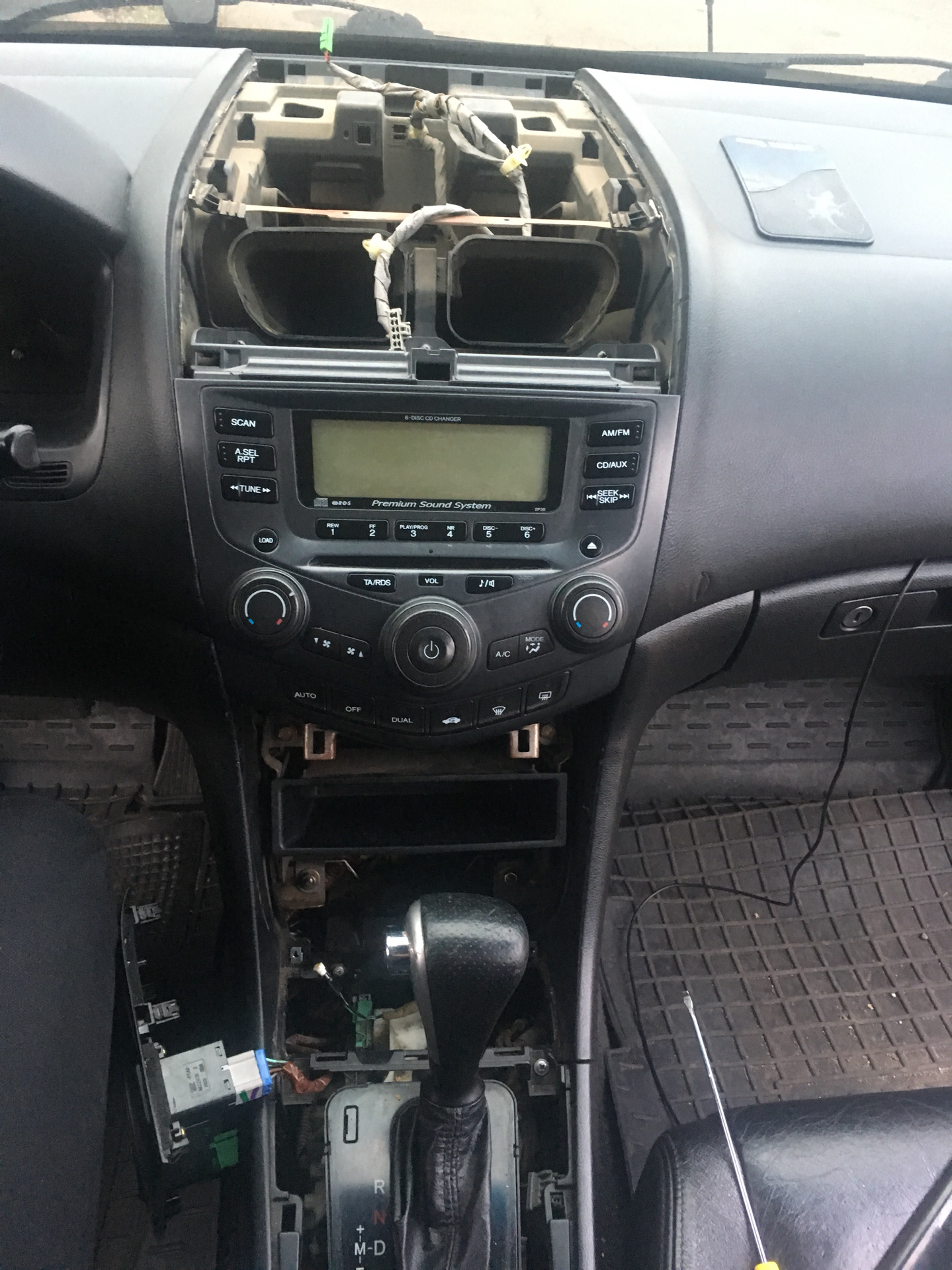 Как снять магнитолу на хонда аккорд Замена штатного ГУ - Honda Accord (7G), 2,4 л, 2003 года электроника DRIVE2