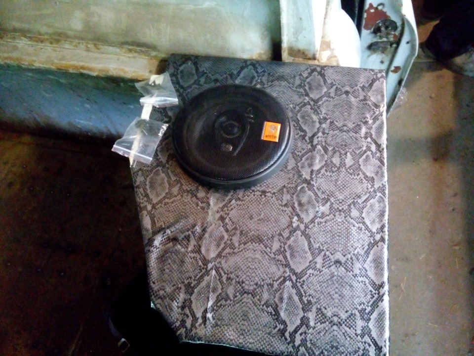 крокодиловая кожа под ногами — ИЖ 2715