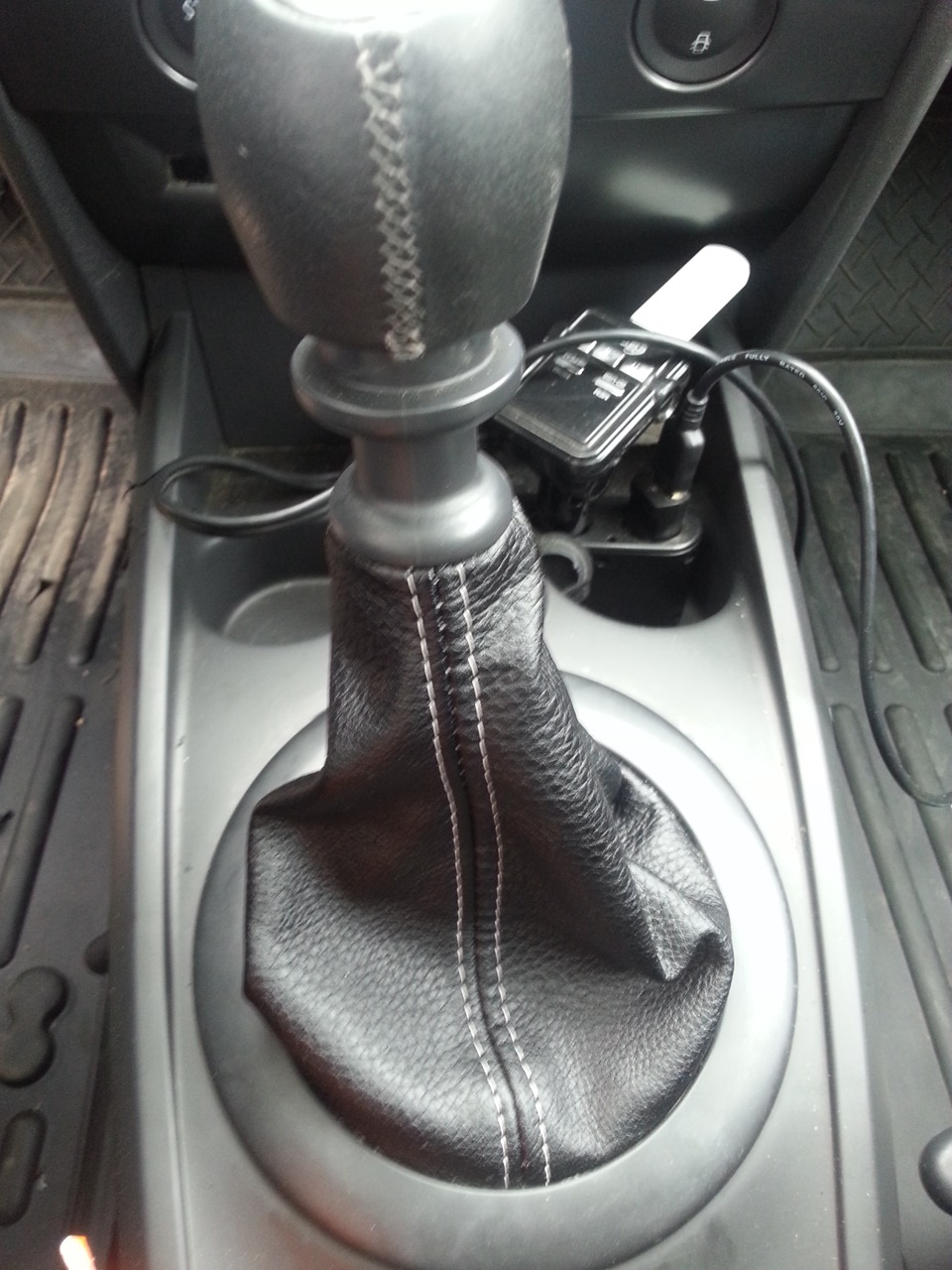 Чехол КПП — Renault Megane II, 1,5 л, 2008 года | стайлинг | DRIVE2