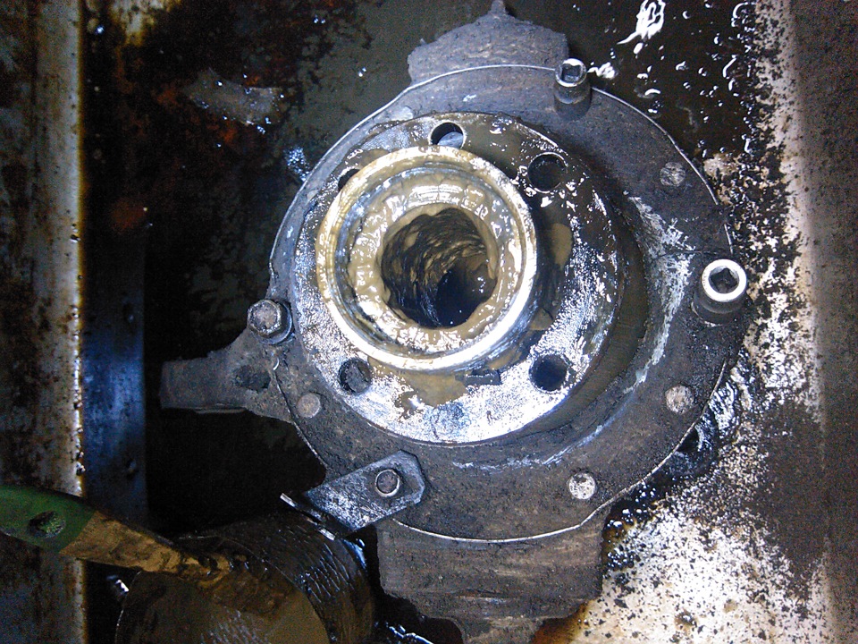 Чашка шкворня уаз буханка. Пыльник поворотного кулака 2110. Пыльник поворотного кулака зил 131. Дефендер смазка поворотного кулака. Пыльник поворотного кулака урал 4320.