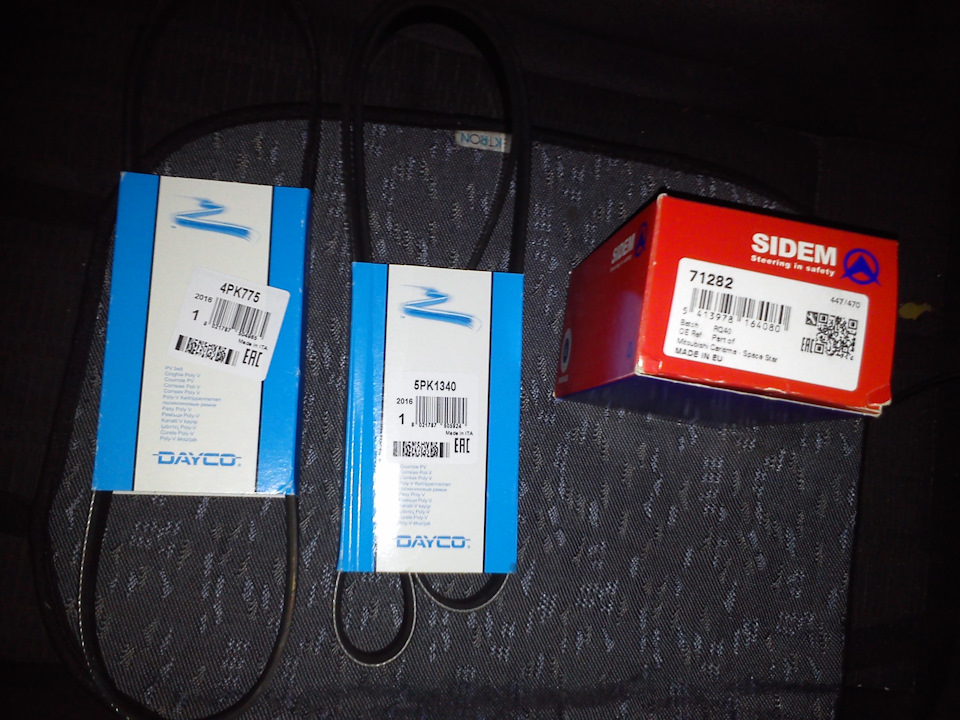 Фото в бортжурнале Mitsubishi Carisma. Запчасти на фото: 4PK775, 5PK1340, 71282