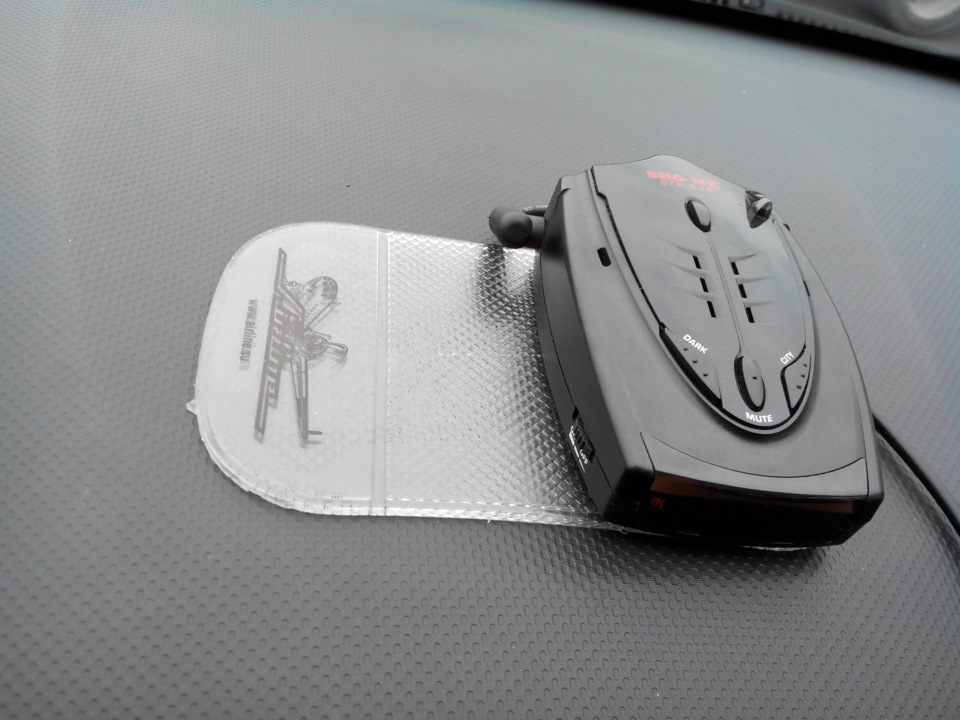 Коврик липун — Hyundai Solaris (1G), 1,6 л, 2013 года | аксессуары | DRIVE2
