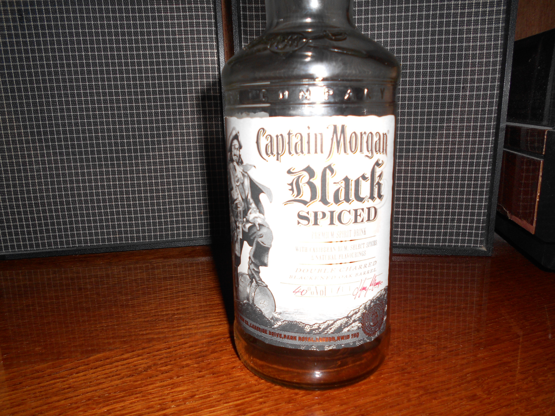 Ром морган пряный. Captain Morgan Black Spiced. Ром Black Spice. Capitan Morgan Black ROM Spiced. Ром в квадратной бутылке.