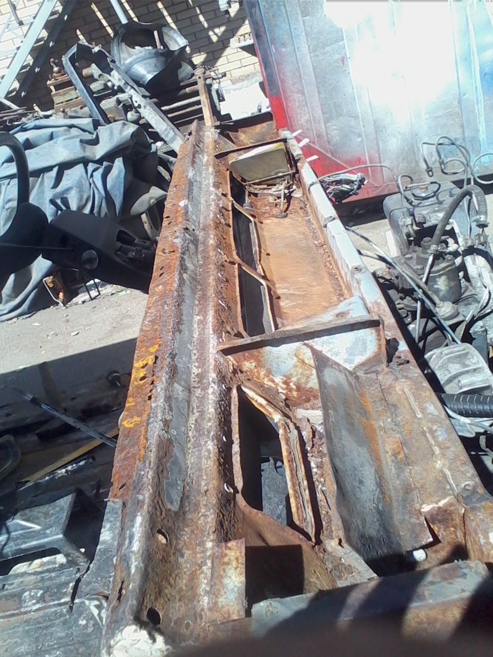 Изготовление замены сгнившей опоры рамки лобового стекла. — ARO 10, 1,4 ...