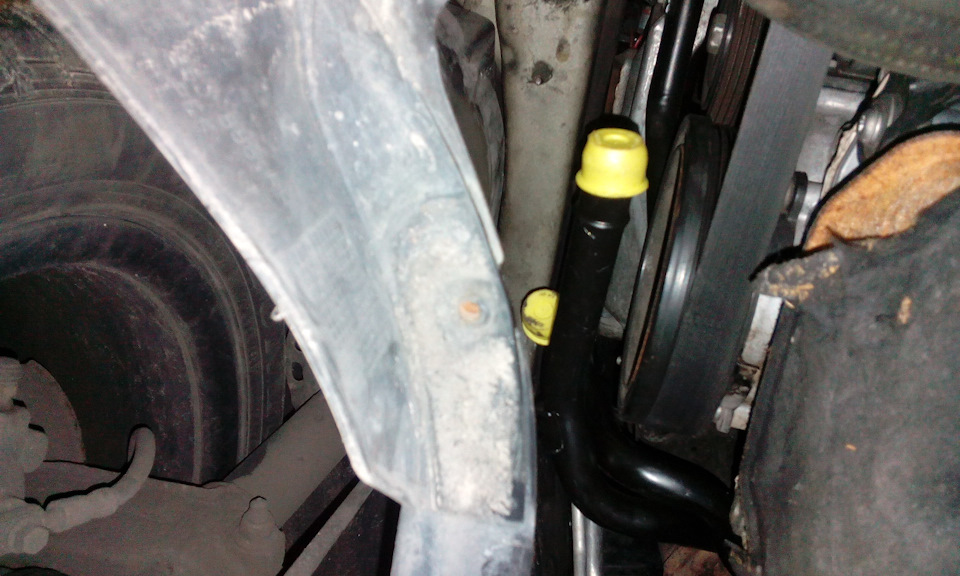 другой конец трубопровода — расположен довольно близко к ремню ГРМ — Skoda Yeti