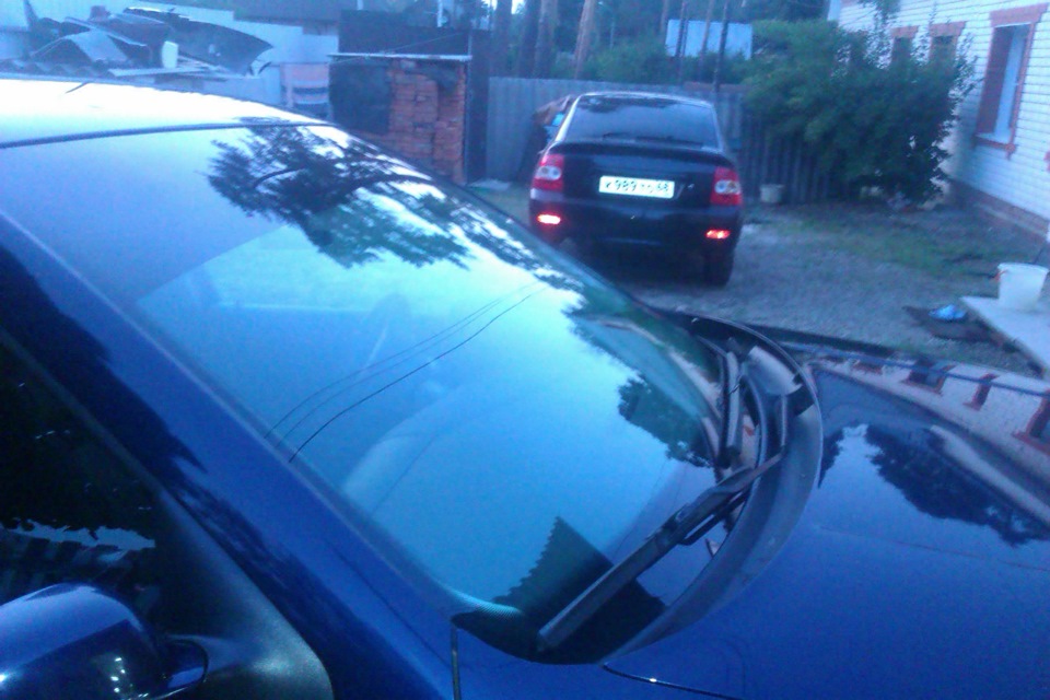китайское лобовое стекло. — Volkswagen Golf Mk4, 1,4 л, 2001 года ...