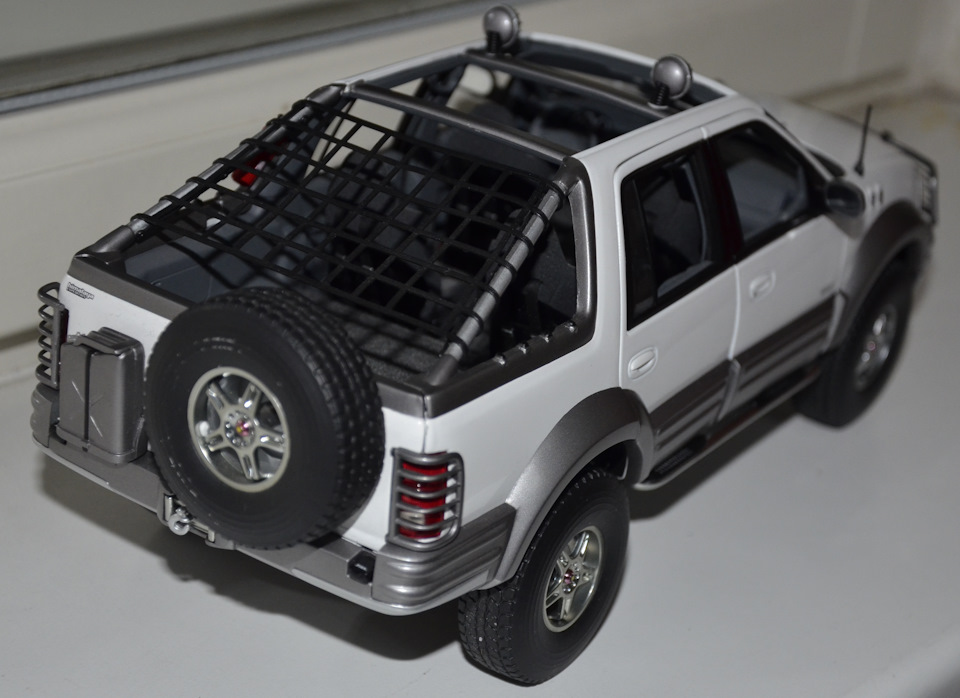 ミニカー Autoart 1/18 Ford EXPEDITION himalaya Раритет!!! Ford Expedition Himalaya масштабная модель