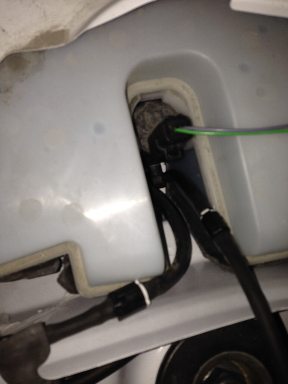 Обратный клапан омывайки — Lada Ларгус, 1,6 л, 2015 года | аксессуары ...