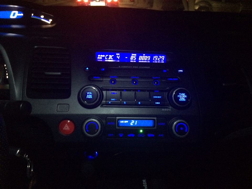 Подсветка магнитофона. Пересвет кнопок Civic 4d. Цивик 4 д очень синяя подсветка кнопок. Подсветка кнопки яркости Цивик 4д. Хонда Цивик 4д кнопка подсветки багажника.