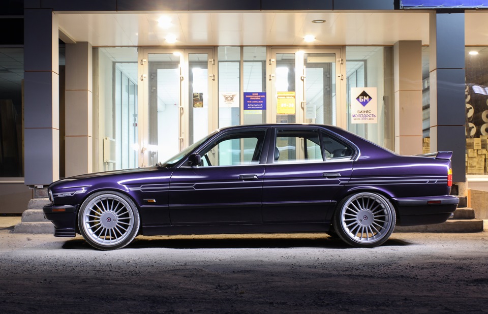 РўРµРјРЅРѕ С„РёРѕР»РµС‚РѕРІС‹Р№ BMW e38