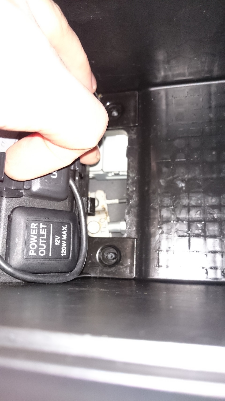 Регулировка ручника без снятия подлокотника. Устраняем дребезг сзади ...