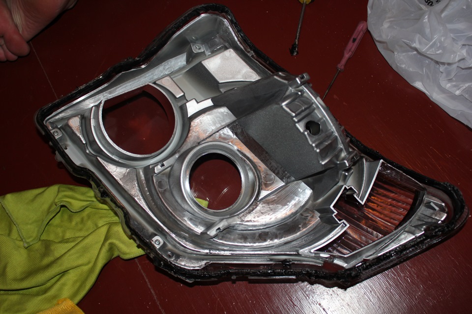 Фара в разборе. — Mitsubishi Pajero (4G)