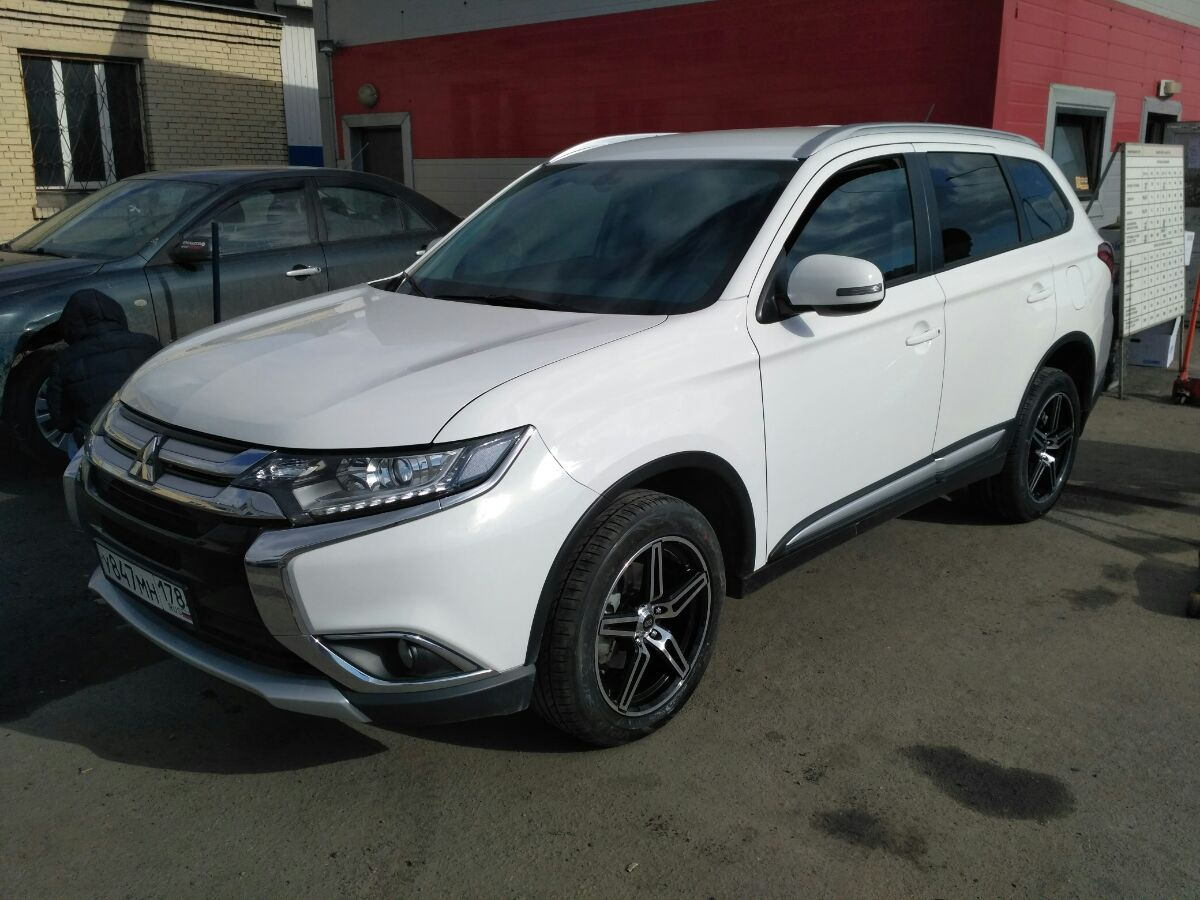 Колеса outlander 3. Диски на Mitsubishi Outlander 3. Диски Митсубиси Аутлендер 3. Mitsubishi Outlander 3 r18. Mitsubishi Outlander 2013 на r18.