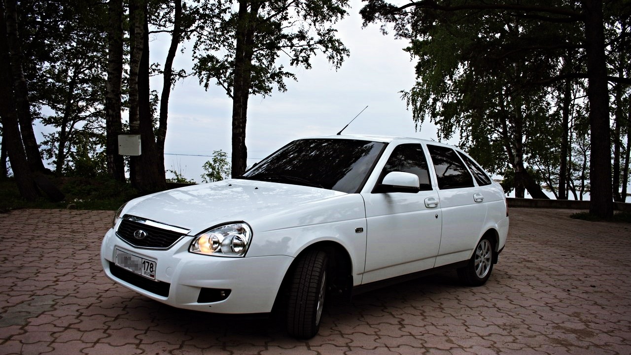 Lada Приора хэтчбек 1.6 бензиновый 2015 | В круг тонированная на DRIVE2