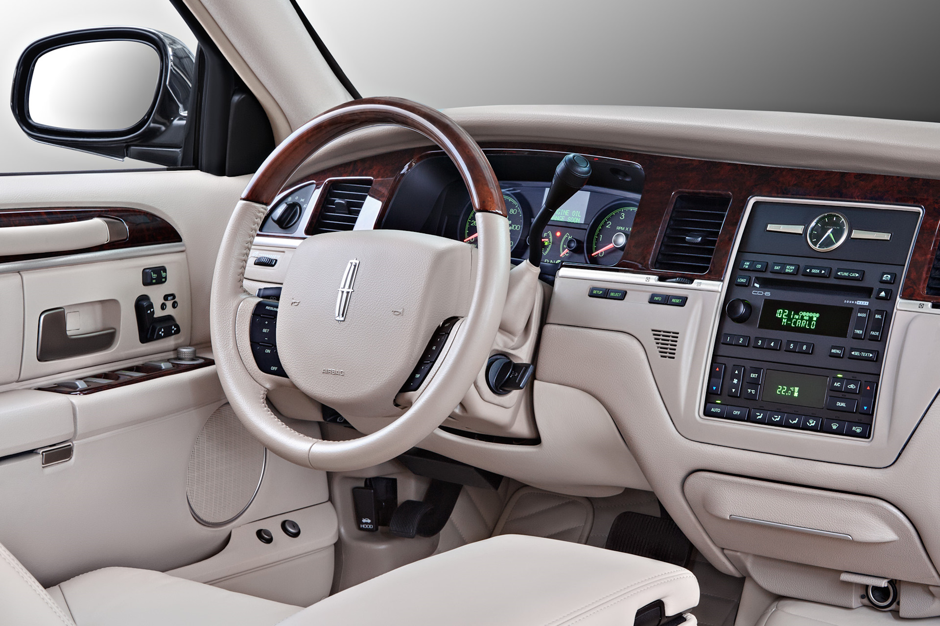 Обзор Lincoln Town Car внутри. 