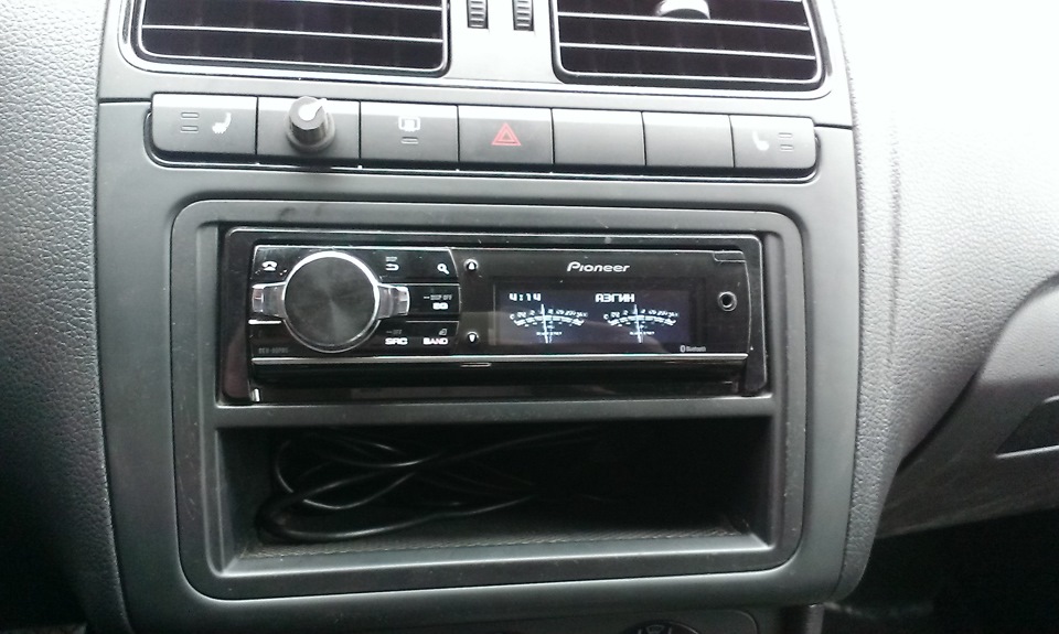 Регулятор баса на панели… — Volkswagen Polo Sedan, 1,6 л, 2013 года ...