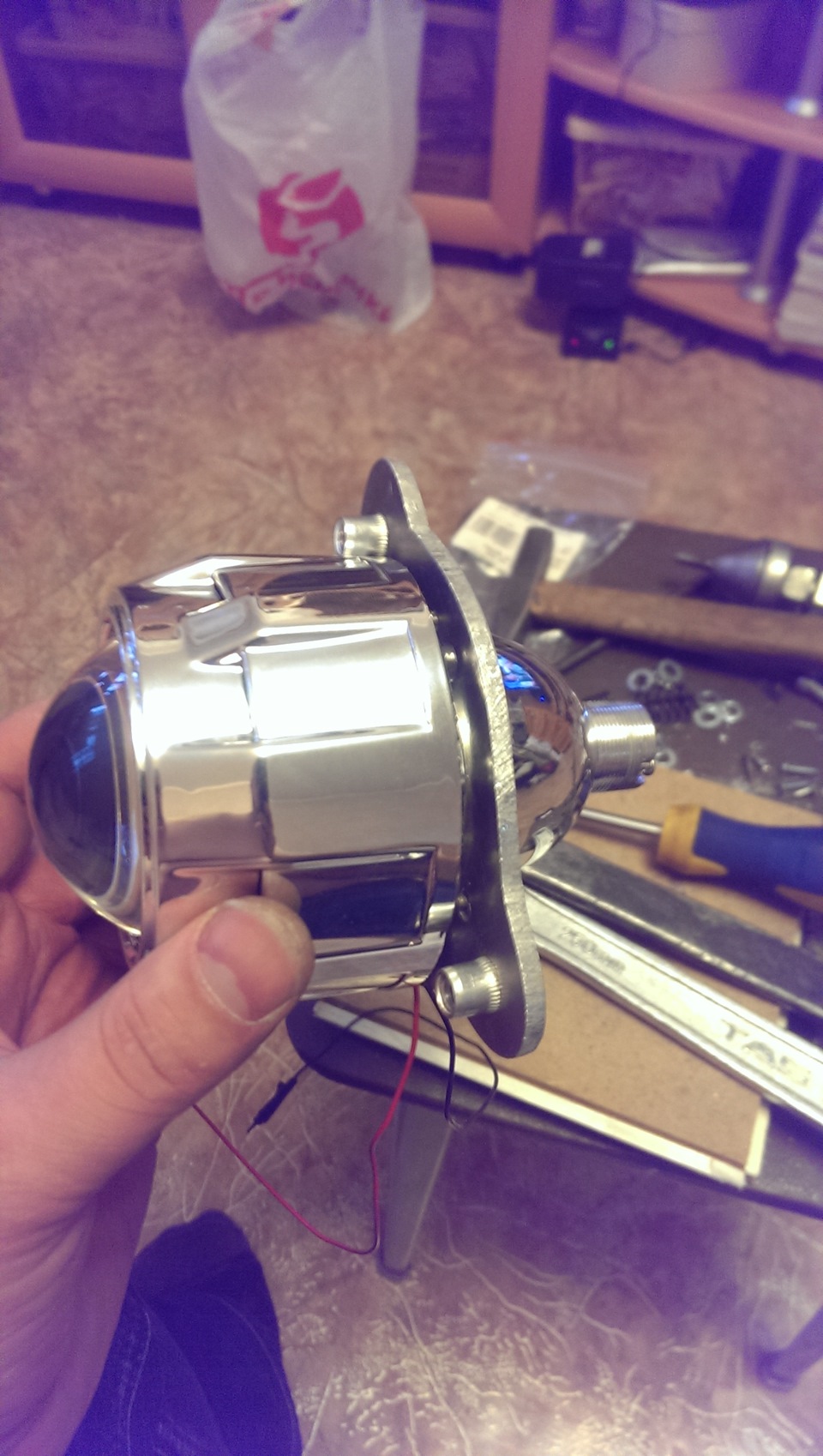 теперь крепим готовую рамку к корпусу линзы — Great Wall Safe