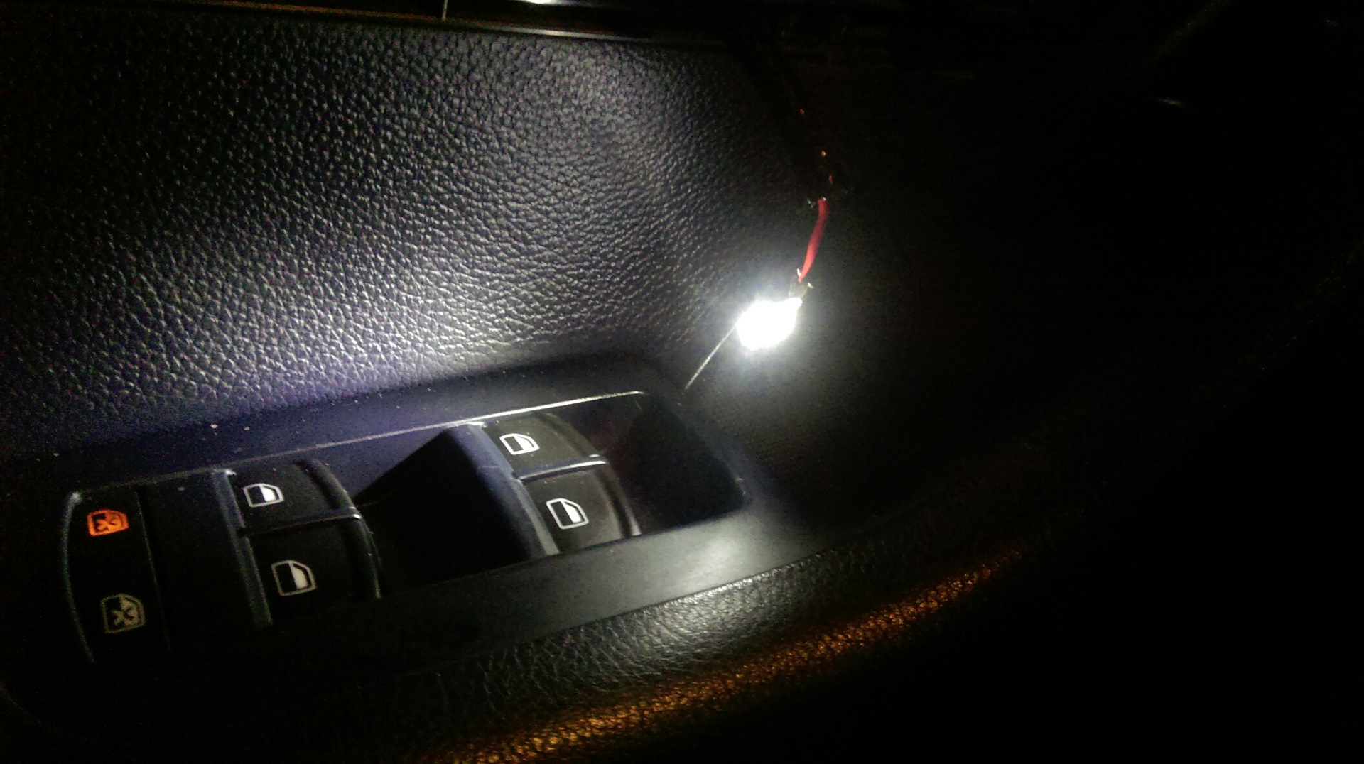 Подсветить 6. Audi a6 c6 контурная подсветка. Контурная подсветка Ауди а6 с6. Audi a6 c6 подсветка в зеркалах. Подсветка кнопки люка Audi a6 c6.