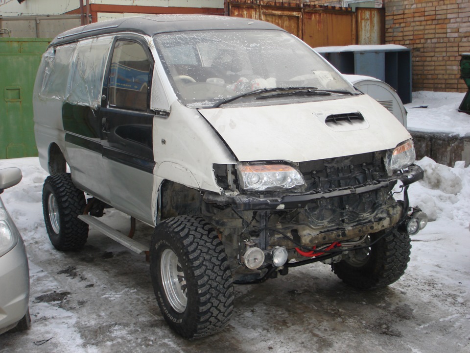 Delica 6. Mitsubishi Delica 3. Мицубиси Делика 6. Mitsubishi Delica 6x6. Тойота Делика 1995.