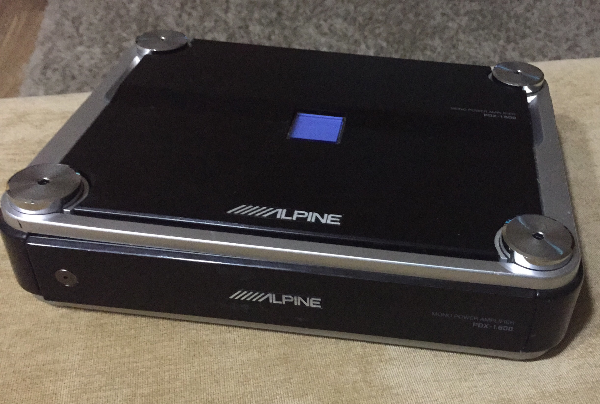 Установка усилителя Alpine PDX 1.600.