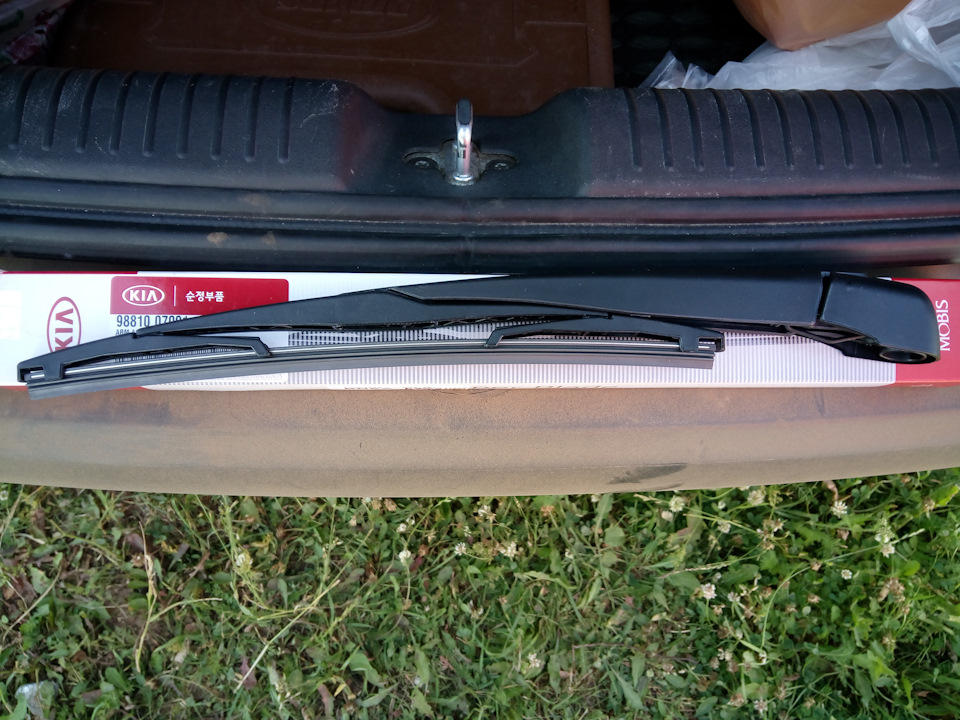 Задний дворник kia rio xline. Kia rio 4 щетка заднего дворника. Задний дворник х лайн. Задний дворник kia rio x-line. Hyundai getz 2006 задний дворник размер.