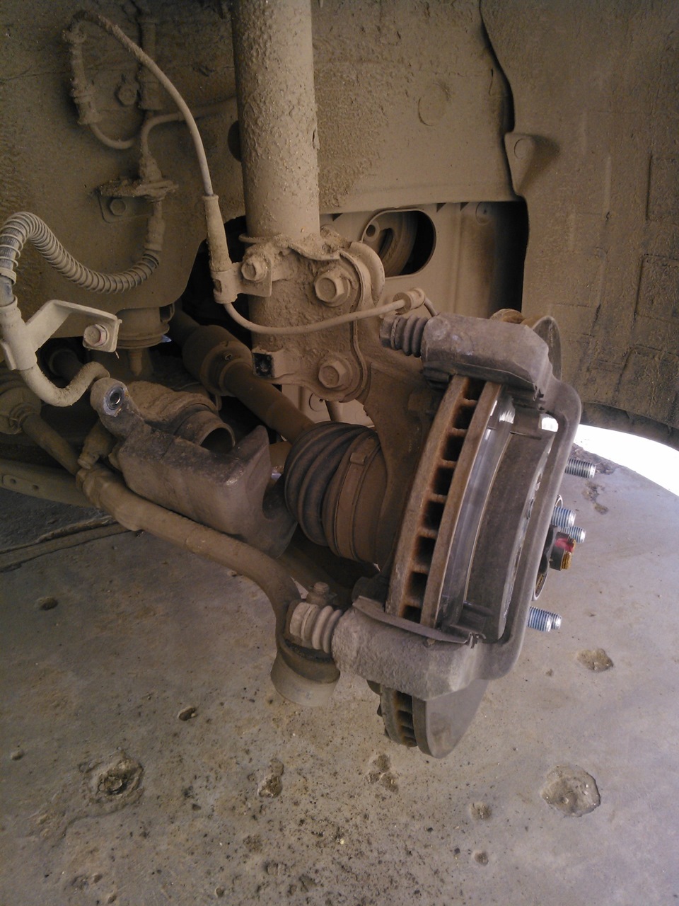 Замена передних колодок на Hyundai Accent - Hyundai Accent (2G), 1,5 л, 2008 год
