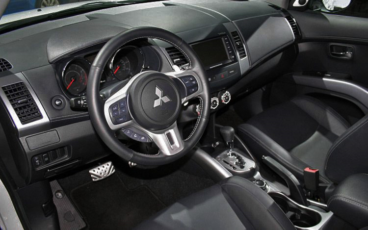 Mitsubishi outlander xl салон. Салон Митсубиси Аутлендер XL 2007. Mitsubishi Outlander XL 2007 3.0 Interior. Mitsubishi Outlander 2007 салон. Outlander XL 2011 салон.