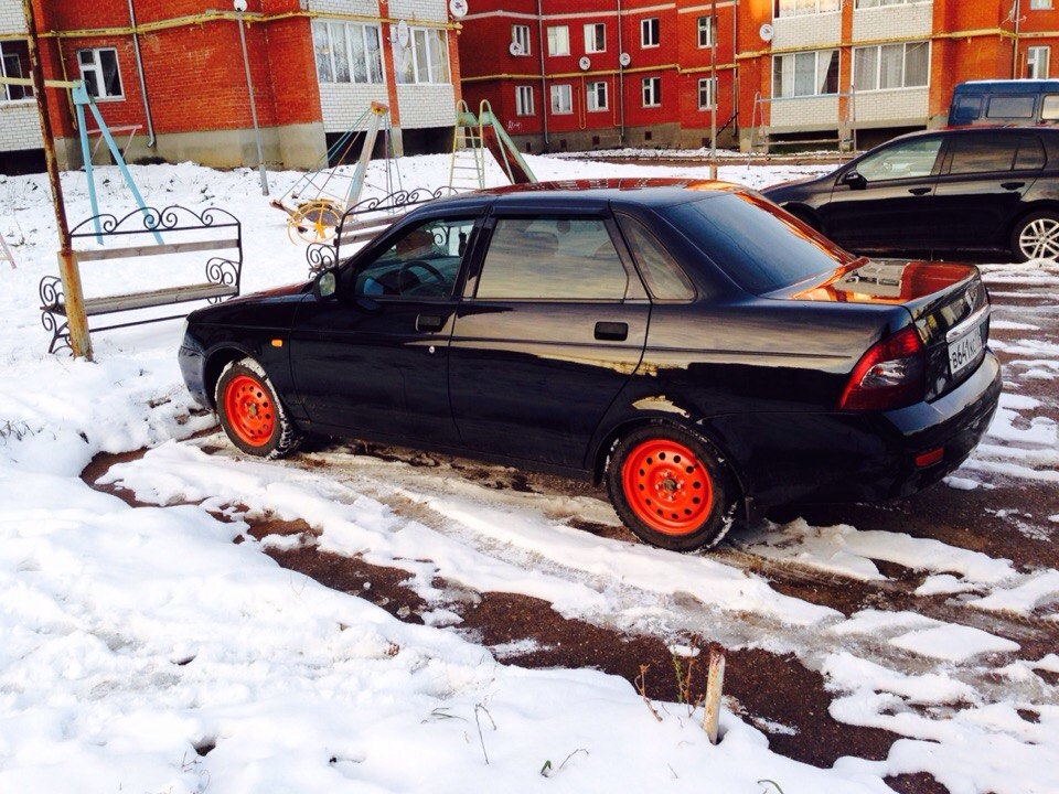 Оранжевые штампы — Lada Приора седан, 1,6 л, 2010 года | колёсные диски ...
