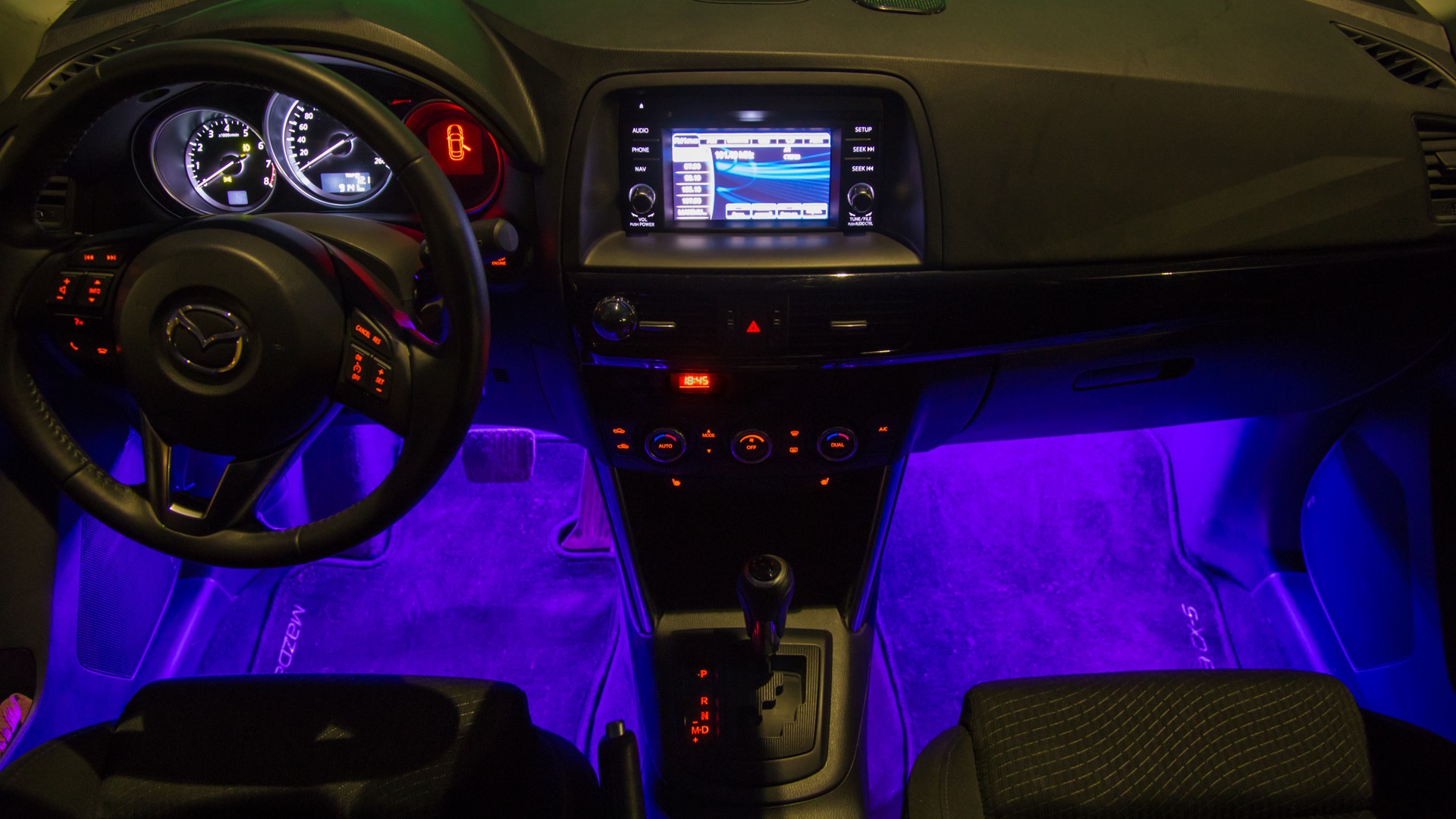 Подсветка мазда сх5. Салон Мазда сх5 ночью. RGB подсветка салона Mazda 6 GH. Подсветка салона Mazda CX-5. Неоновая подсветка Мазда cx7.