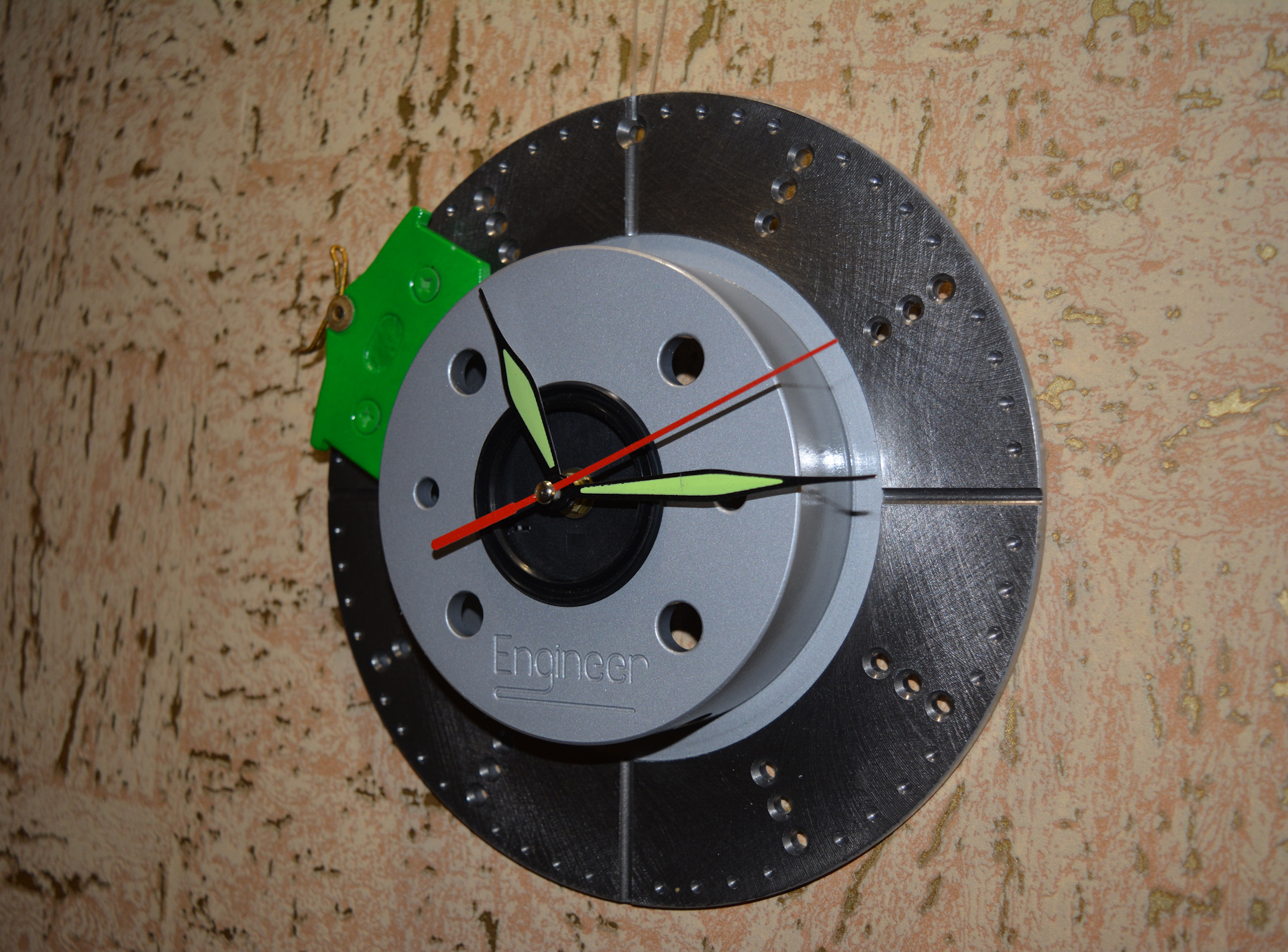 Материалы для создания часов: диск, механизм, стрелки