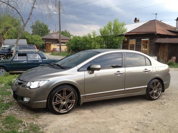 Toyota Avensis rays r17