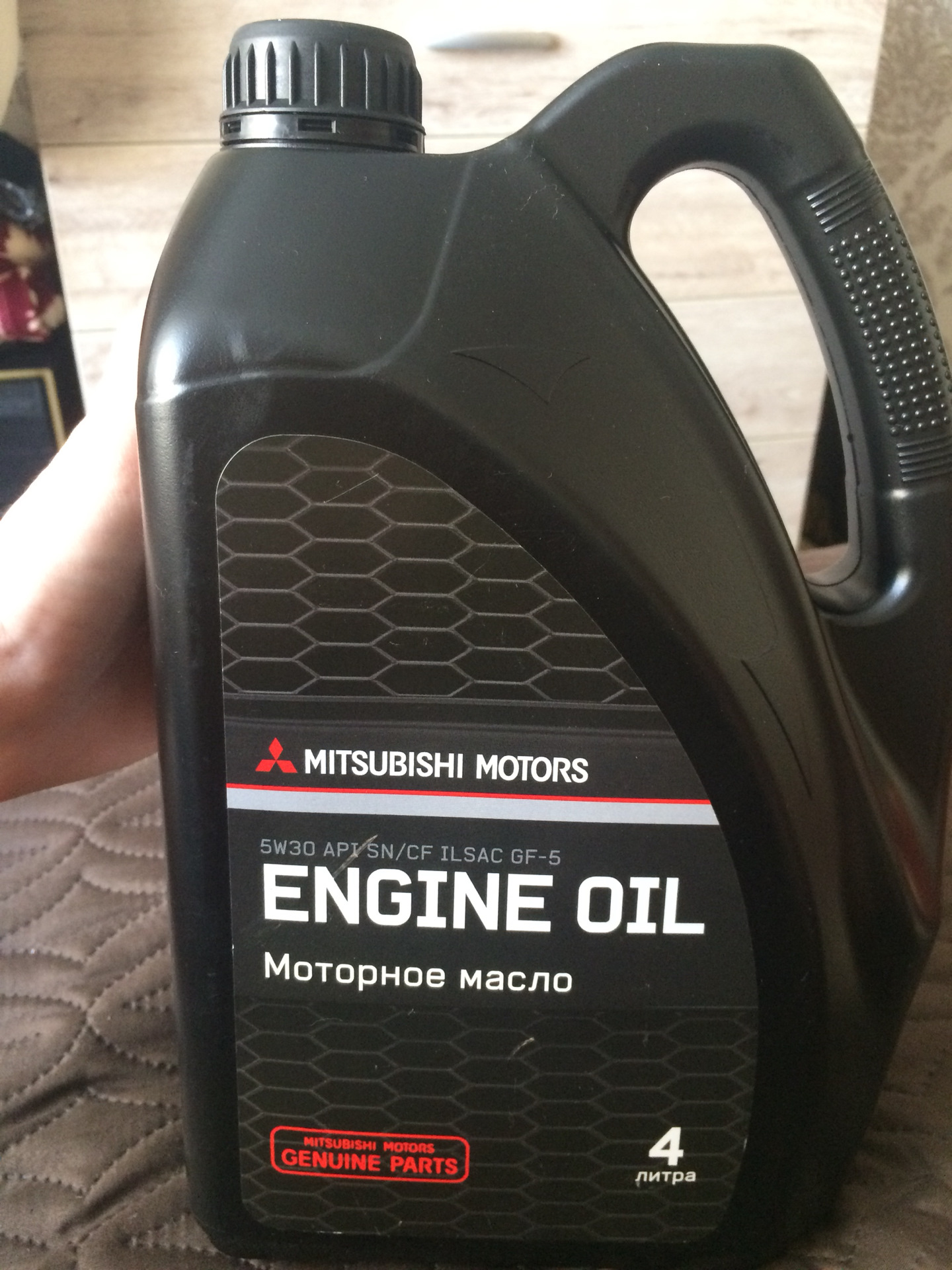 Масло для мицубиси лансер 10 1. 6 в двигатель. 5 в двигатель. Митсубиси лансер 10 масло в двигатель. 6.