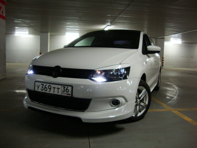 VW Polo sedan r line