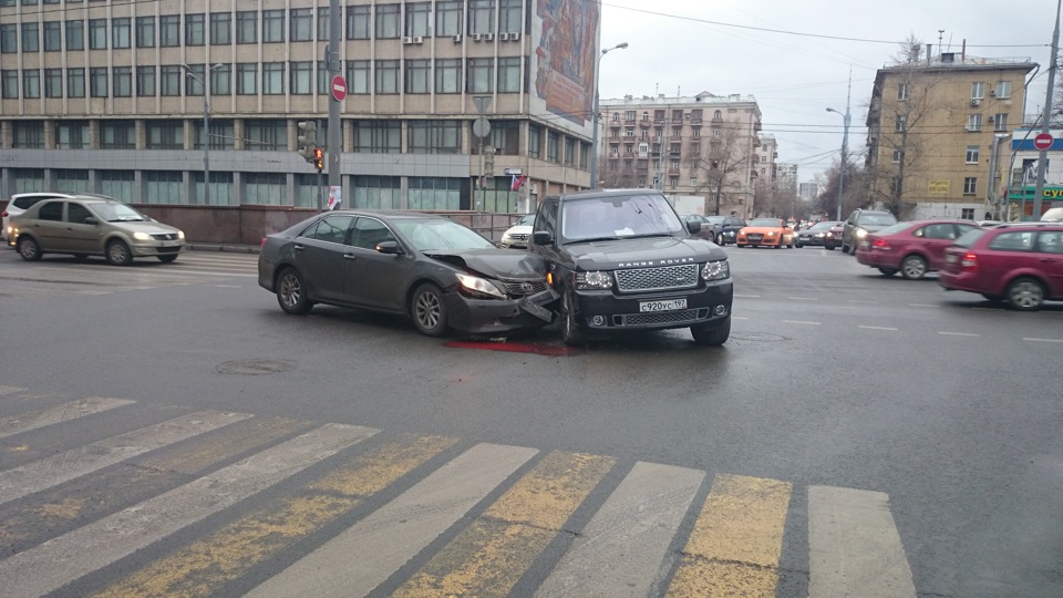 ДТП с RR Vogue было? Нет? Тогда прошу — Toyota Camry (XV50), 2,5 л ...