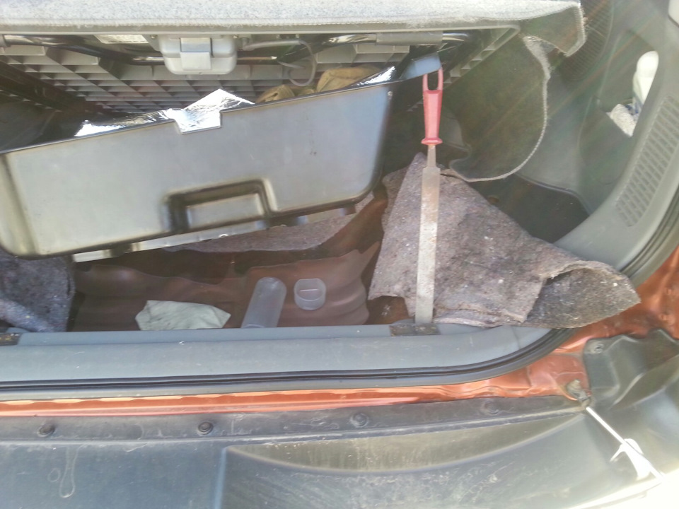 Потеет дно багажника. — Honda CR-V (RD1/RD2), 2 л, 1998 года ...