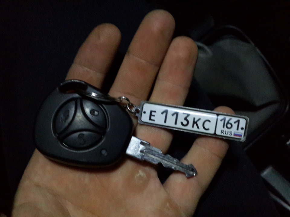 брелочек и флешечка — Lada Калина Хэтчбек (1G), 1,6 л, 2010 года ...