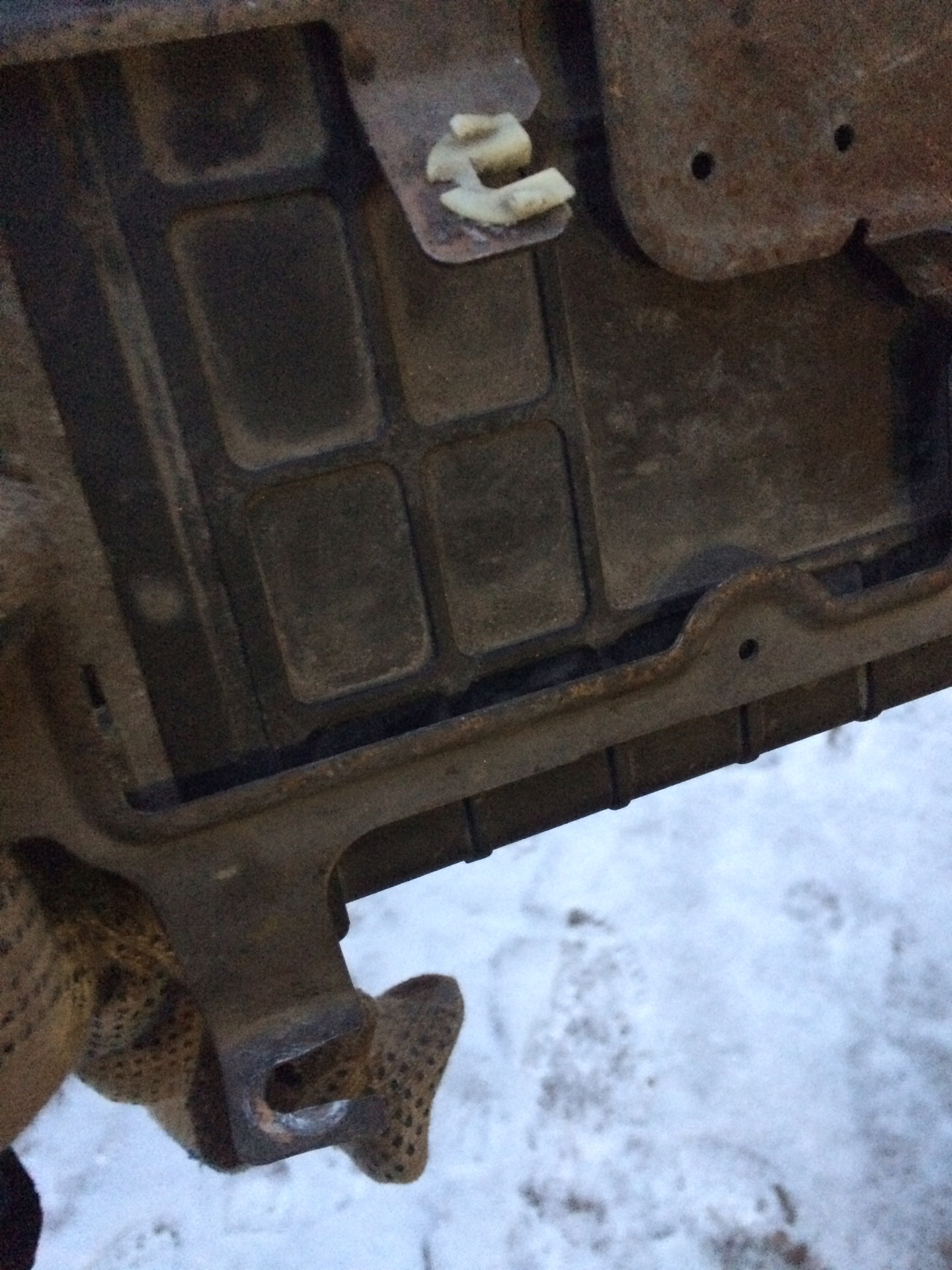 VR6. При включении зажигания щелкает реле бензонасоса. Решено ...