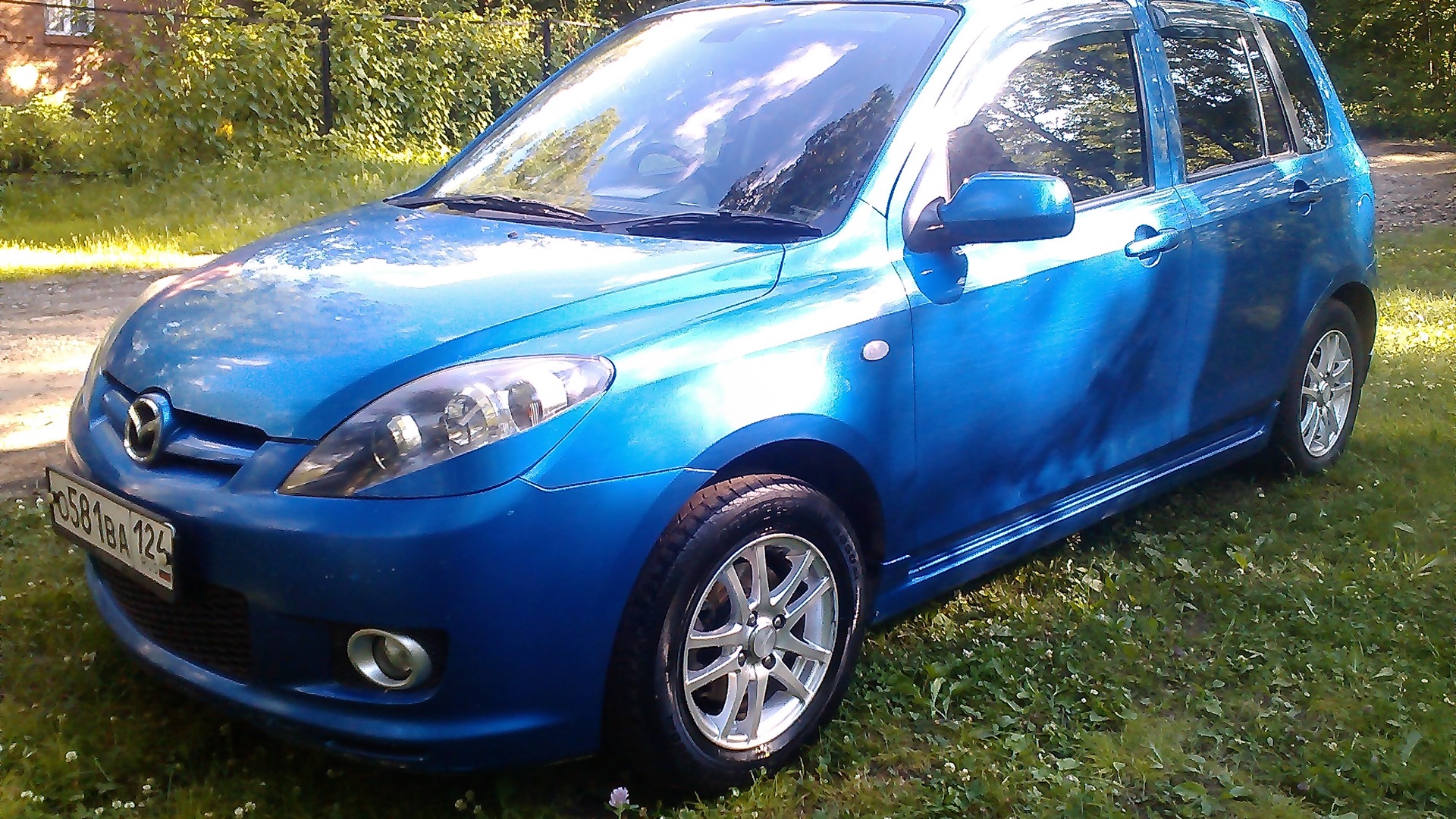 Hold мазда демио. Бирюзовая Mazda Demio. Мазда Демио 2005. Mazda Demio h11. Mazda Demio 1.5 at, 2004.