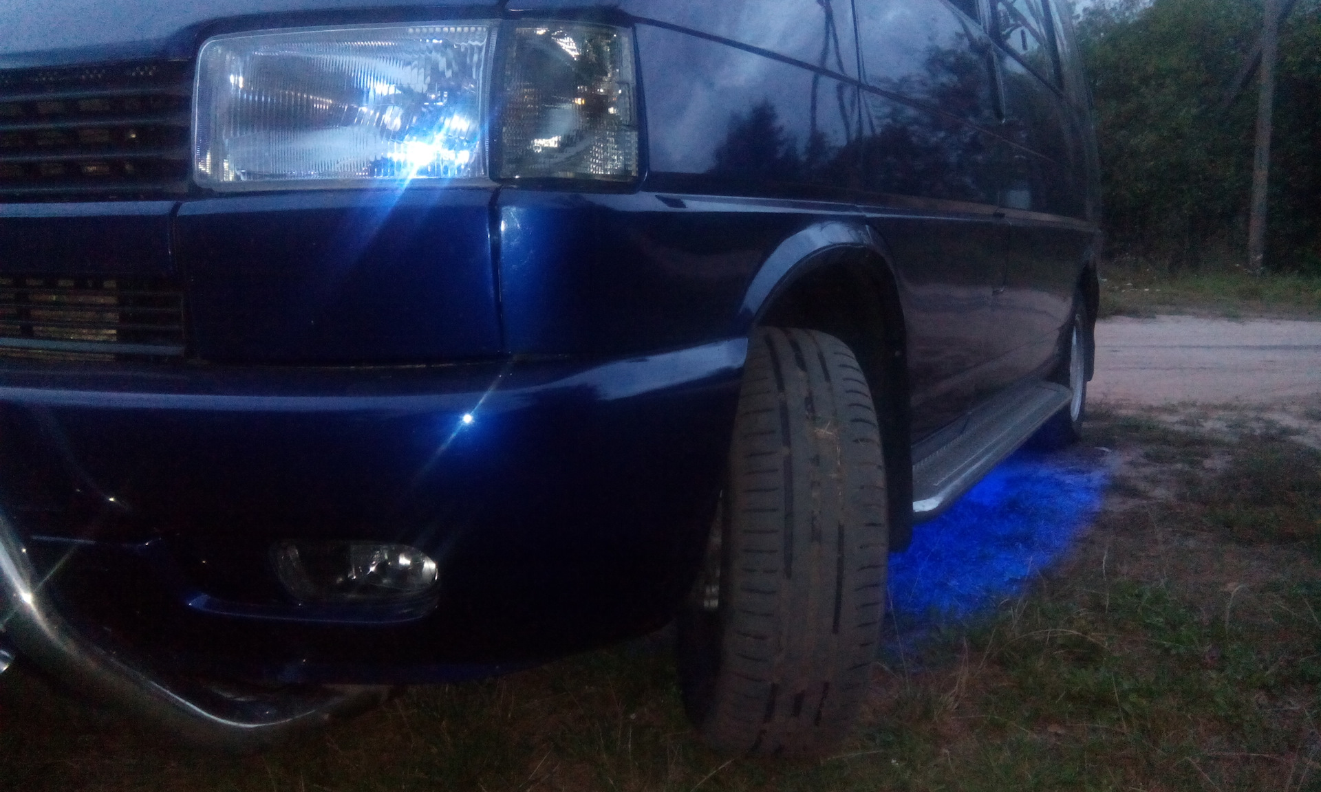 Телескопическая антенна в крыло — Volkswagen Transporter T4, 2,4 л ...