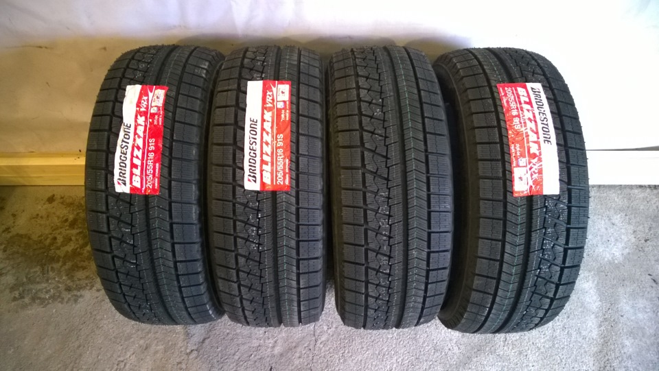 Близак айс. Bridgestone Blizzak vrx2. 255 45 19 Bridgestone VRX. Bridgestone VRX Solaris. Bridgestone Blizzak VRX зимняя евро этикетка.