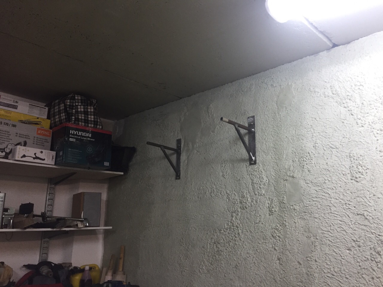 уголки для полок на стену усиленные в гараж