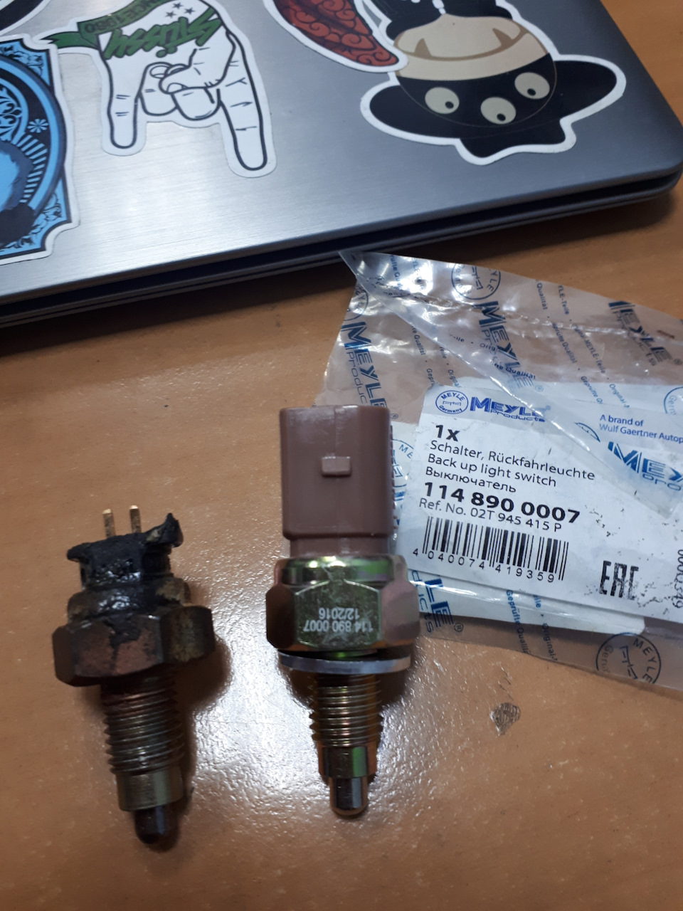 Датчик включения заднего хода. — Volkswagen Golf Mk4, 1,8 л, 2002 года ...