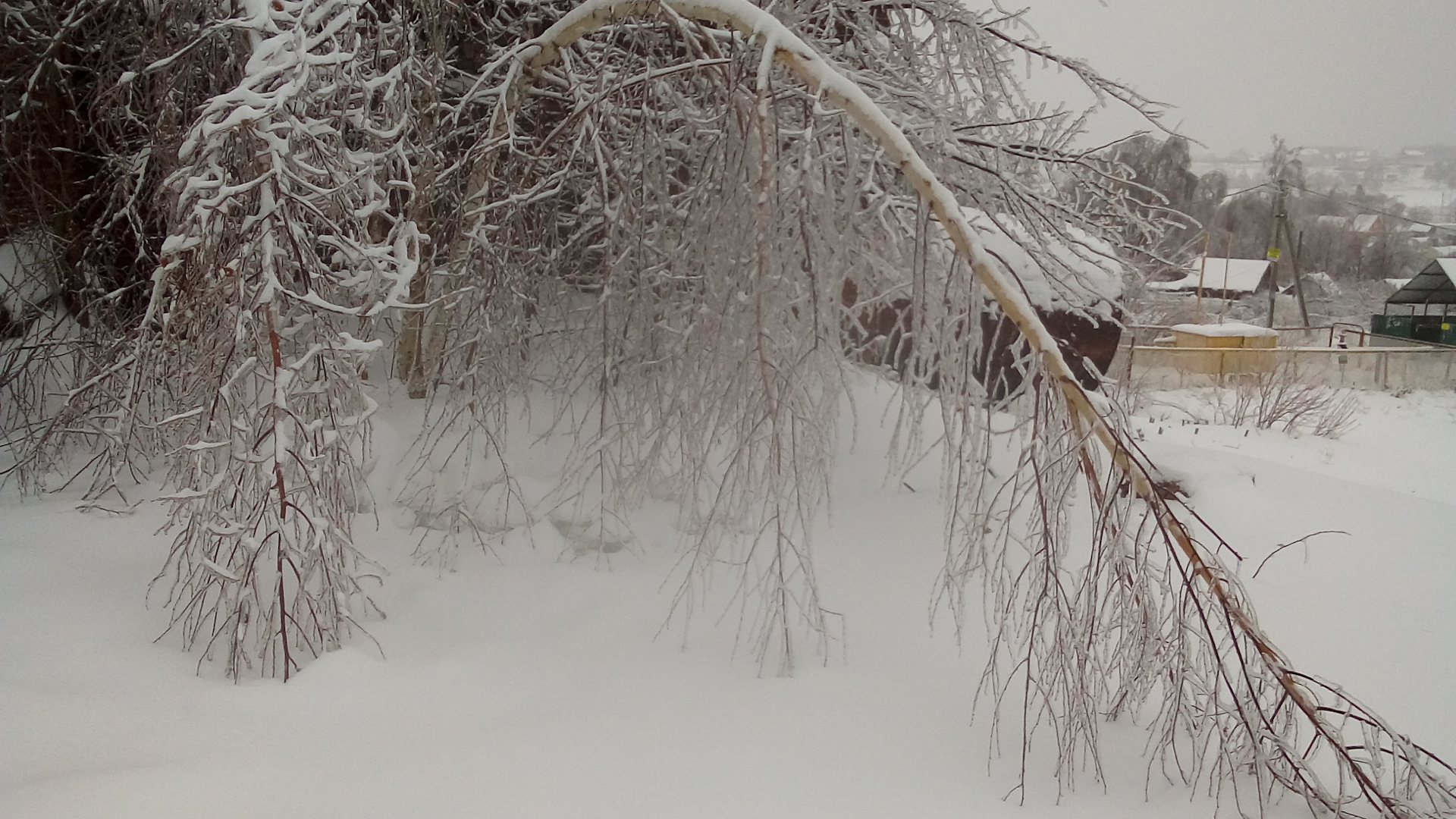 Погода на месяц в дмитровском районе. Морозовка Ленинградская область зима. Ледяной дождь. Ледяной дождь Подмосковье. Морозовка поселок.