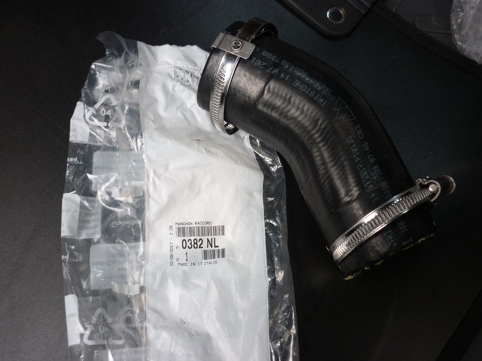 трубка охлаждающей жидкости отопителя peugeot v6. пежо 408 верхний патрубок печки. патрубок пежо 408. патрубок пежо 408. 6466 xv патрубок.