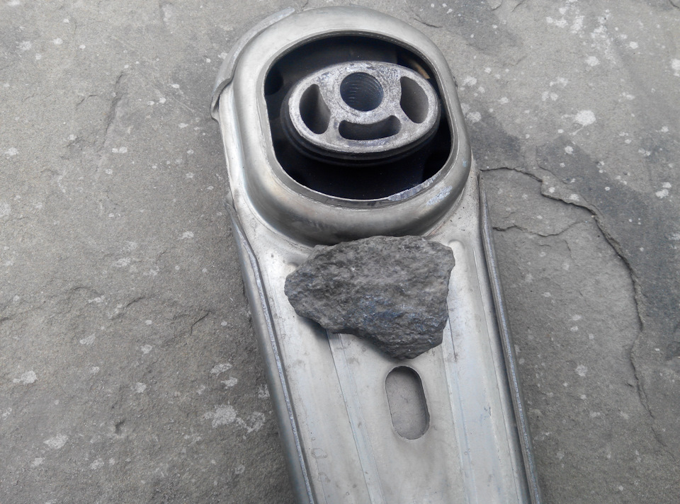 Кусок гранита в неожиданном месте — Renault Scenic II, 1,6 л, 2007 года ...