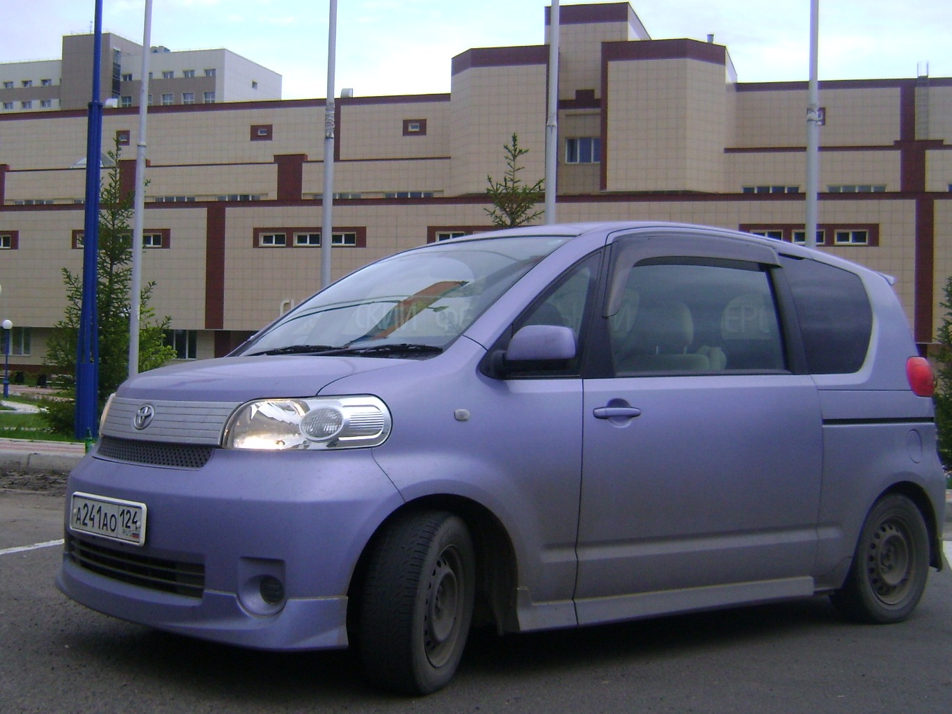    Toyota Porte 13 2005 
