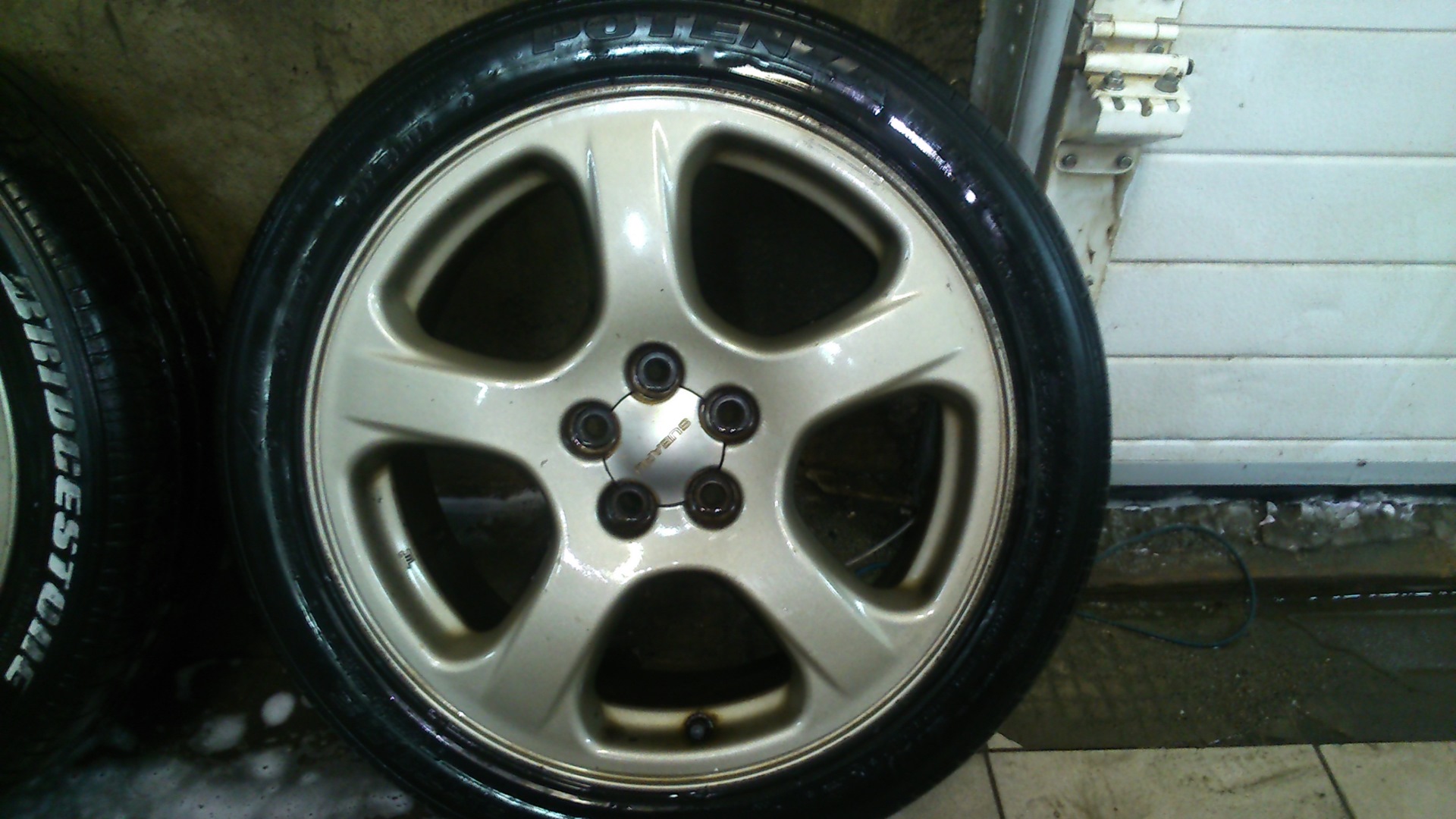 Сверловка колес субару. Диски от subaru на toyota. Сверловка дисков субару. Сверловка колес субару. Форестер штатные r16.